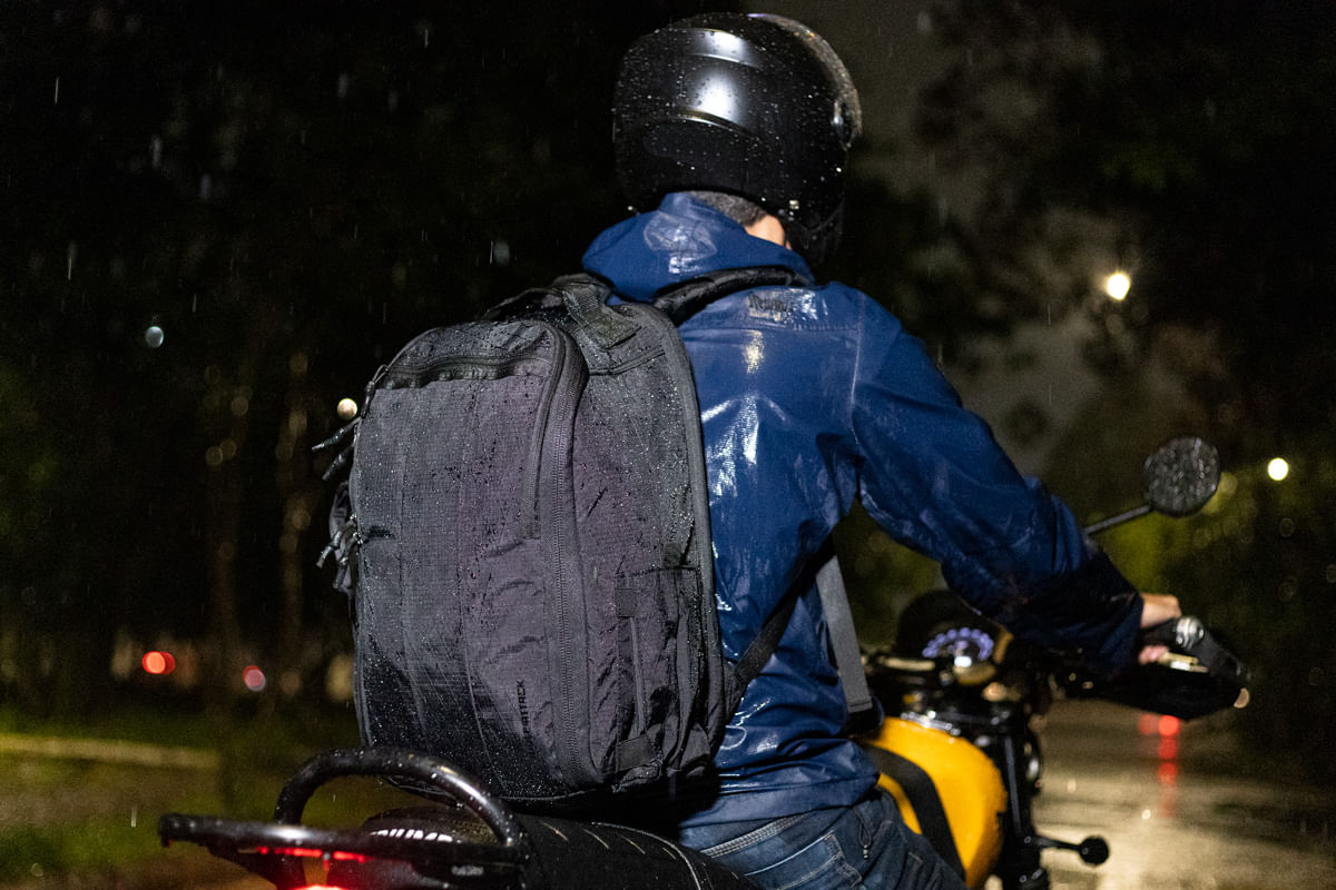 MOCHILA WOLF ATTACK GRAYMAN